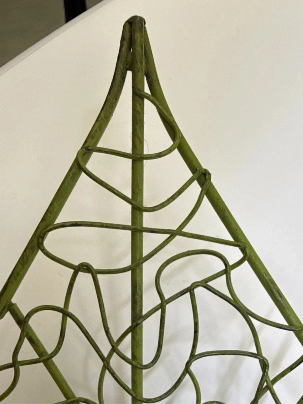 Set of 2 Green Metal Wire Leaf Trays / Decorative Catchall Baskets